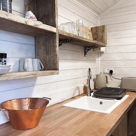 'Swan' Lakeview Lodge Bishampton Ngoại thất bức ảnh