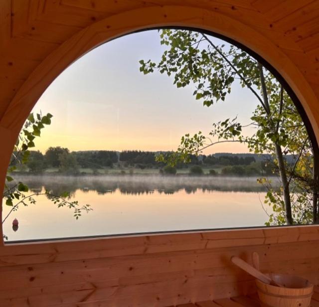 'Swan' Lakeview Lodge Bishampton Ngoại thất bức ảnh