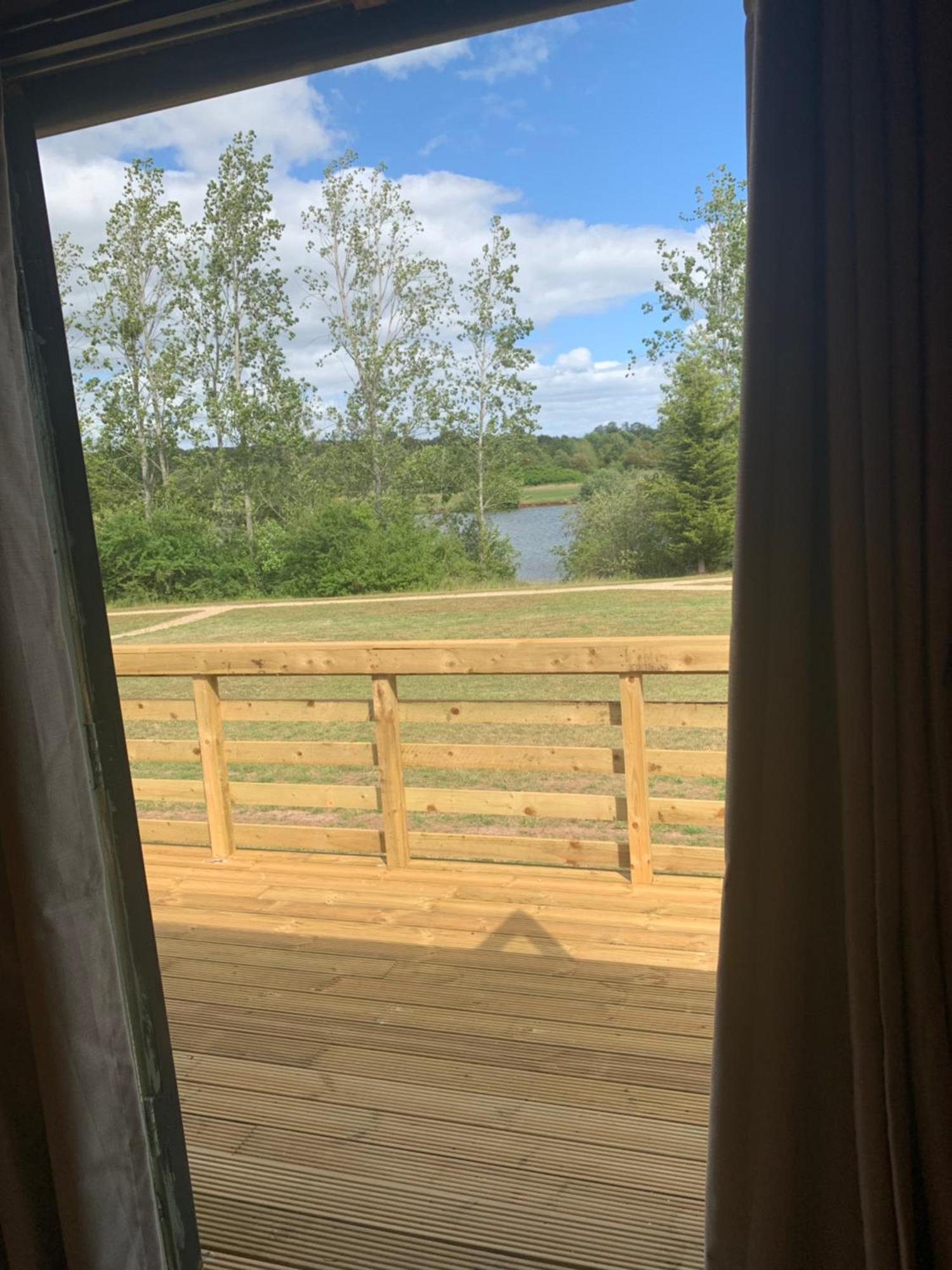 'Swan' Lakeview Lodge Bishampton Ngoại thất bức ảnh